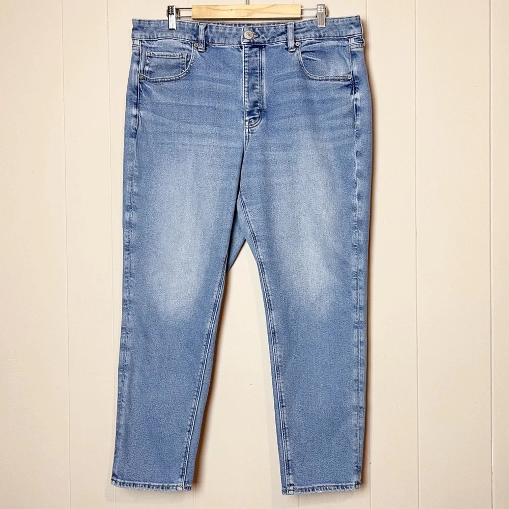 American Eagle Tomgirl‎ Jeans 18 stretch light wash relaxed fit high rise waist